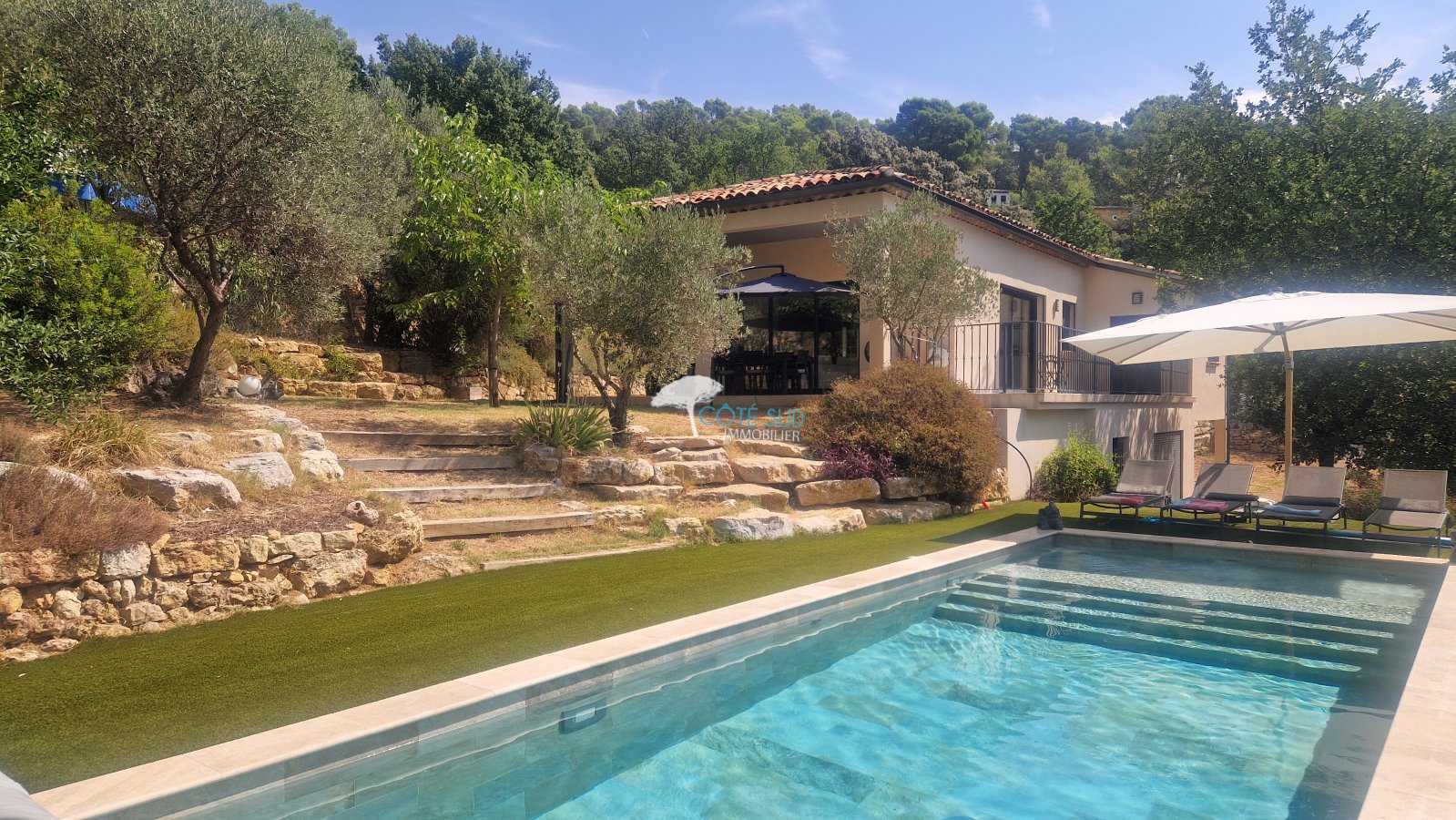 Maison Lorgues 5 pièces 3 chambres avec garage, piscine et vue sur les Maures