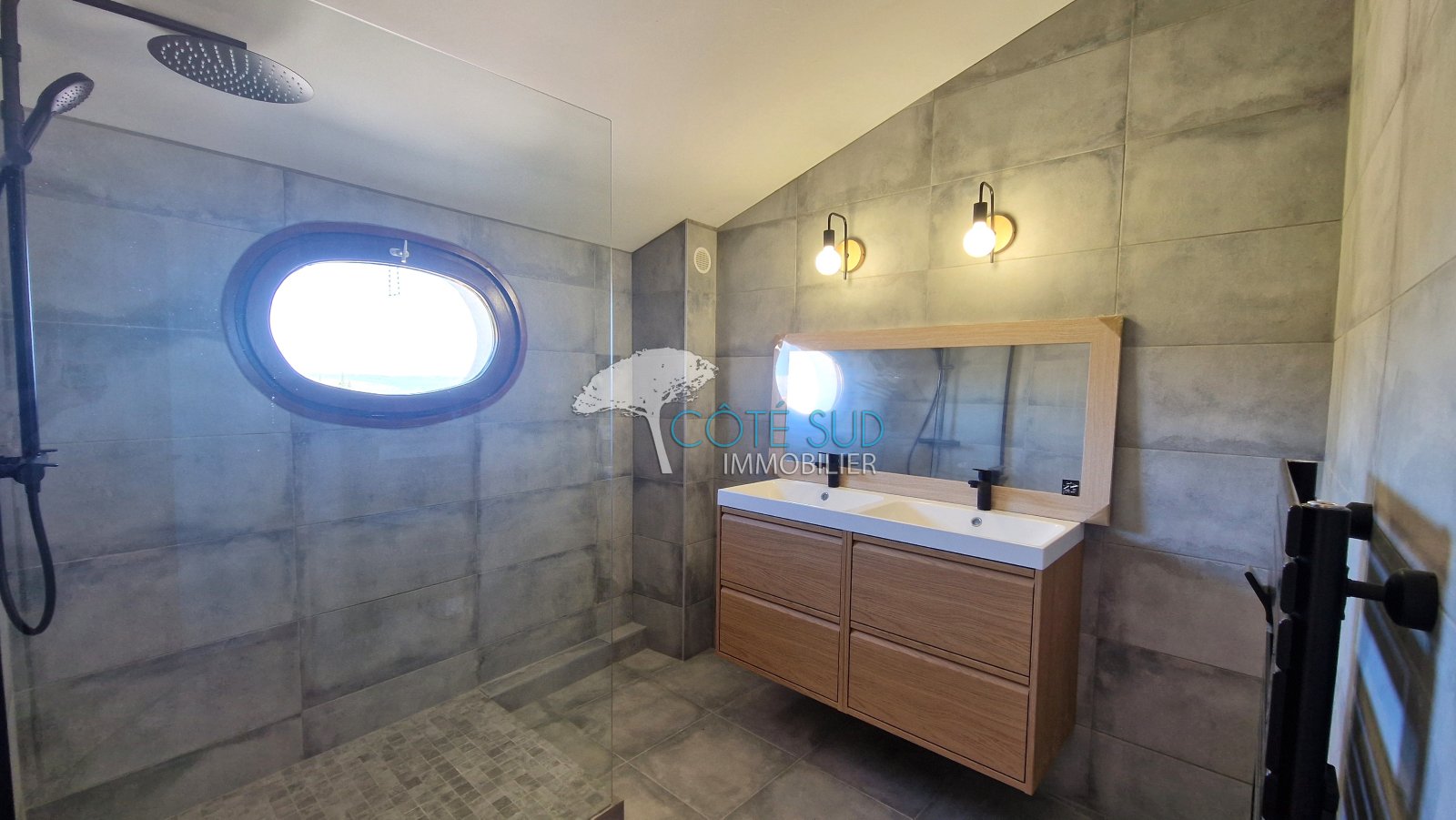 Photo cb98adf0-2ae8-43ad-94c4-8f6d7596a5c8.jpg