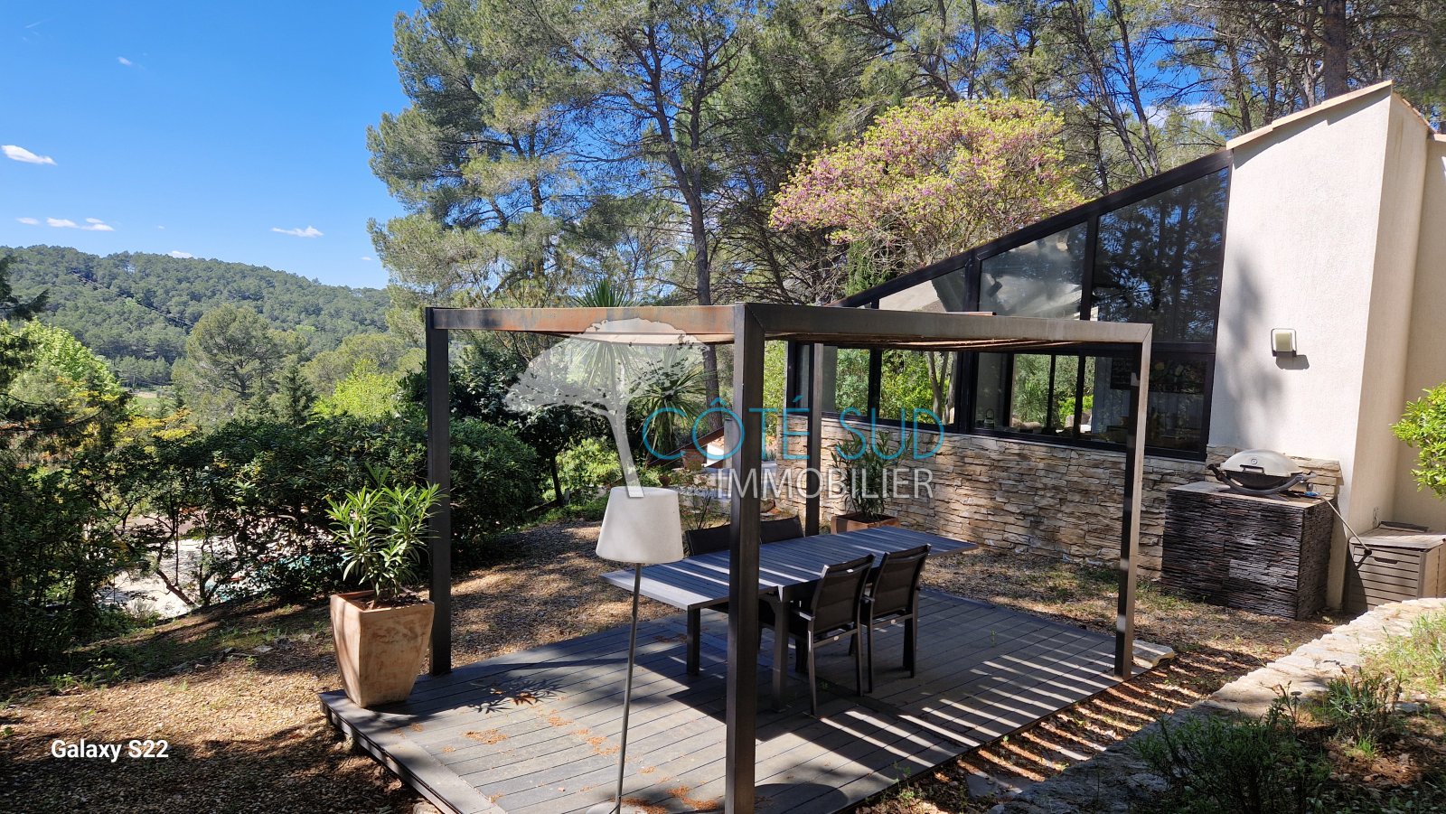 Photo 61fb0a7b-b2b4-4ad5-8022-4699f7fe4f74.jpg